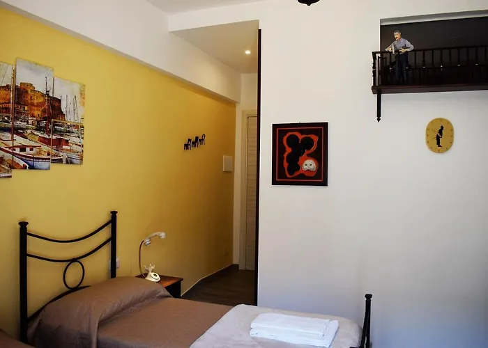 Neapolis Pie Habitación en casa particular